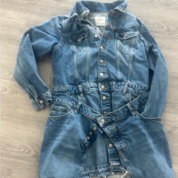 Zara’s new Stylish Blue Jacket Dress is made from washed denim. - Picture 10 of 15